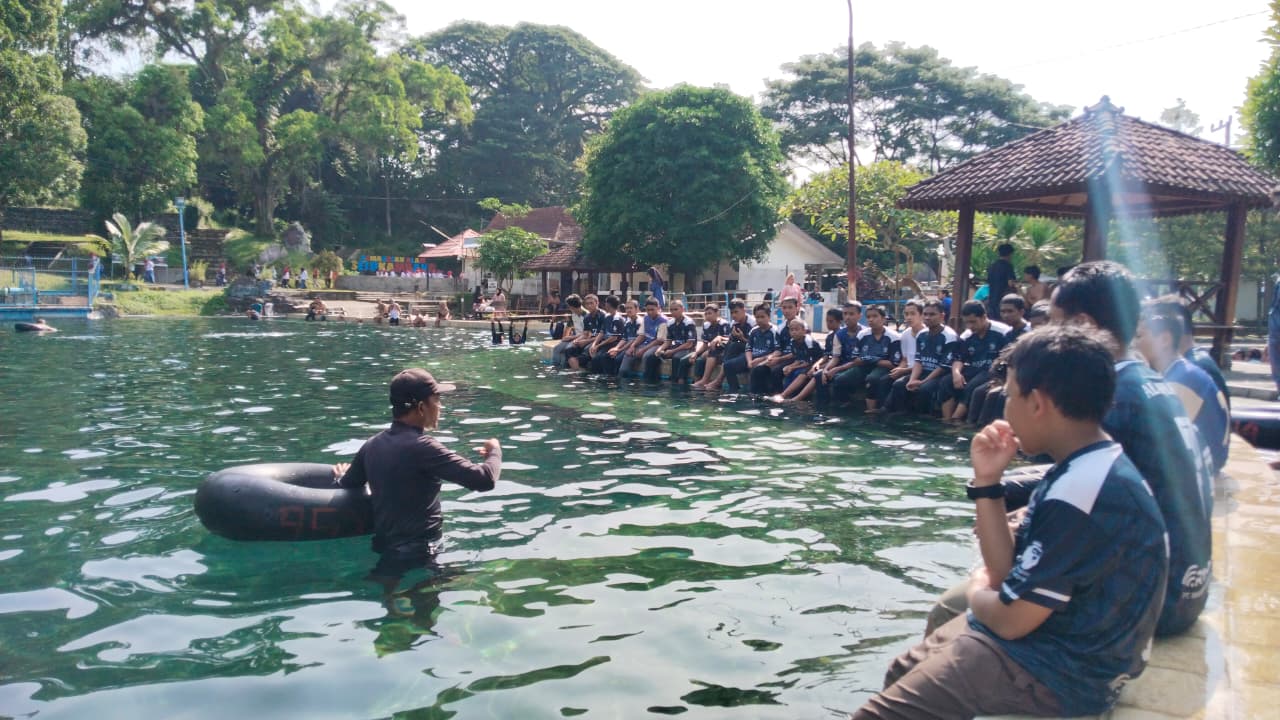 Ekstrakurikuler Berenang SMP Quba Putra