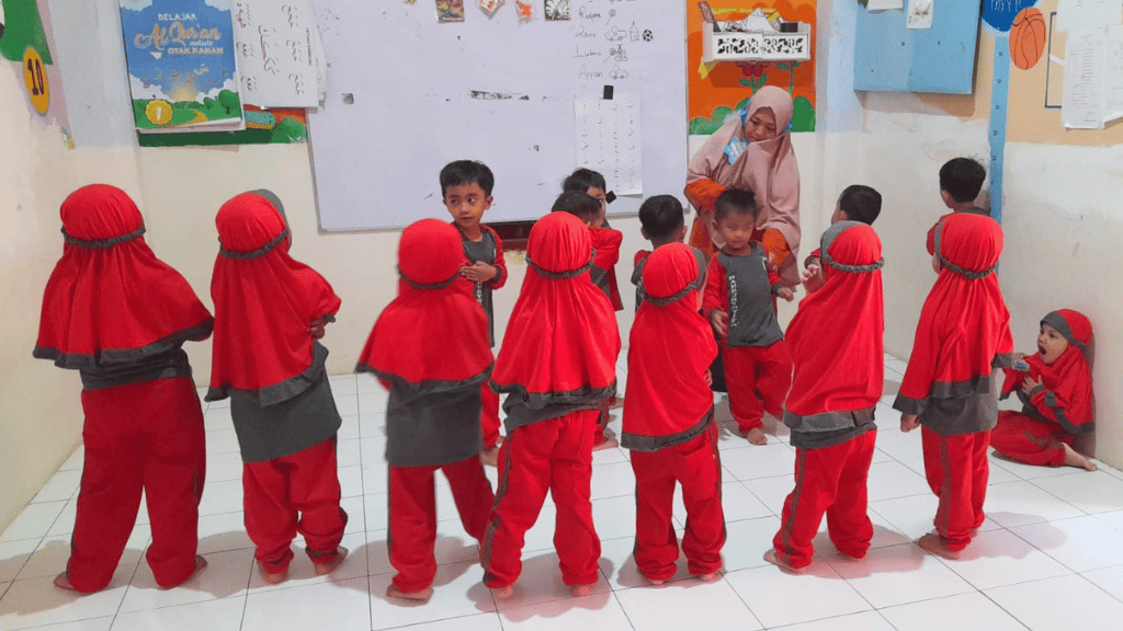 "Belajar Sholat Sejak Dini, Menumbuhkan Cinta Ibadah pada Anak"